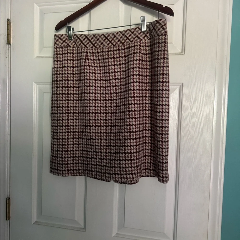 Chadwicks Women’s Houndstooth Skirt Suit. Wool blend, Fall Colors - Picture 6 of 12
